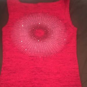 Red sunburst tank crop